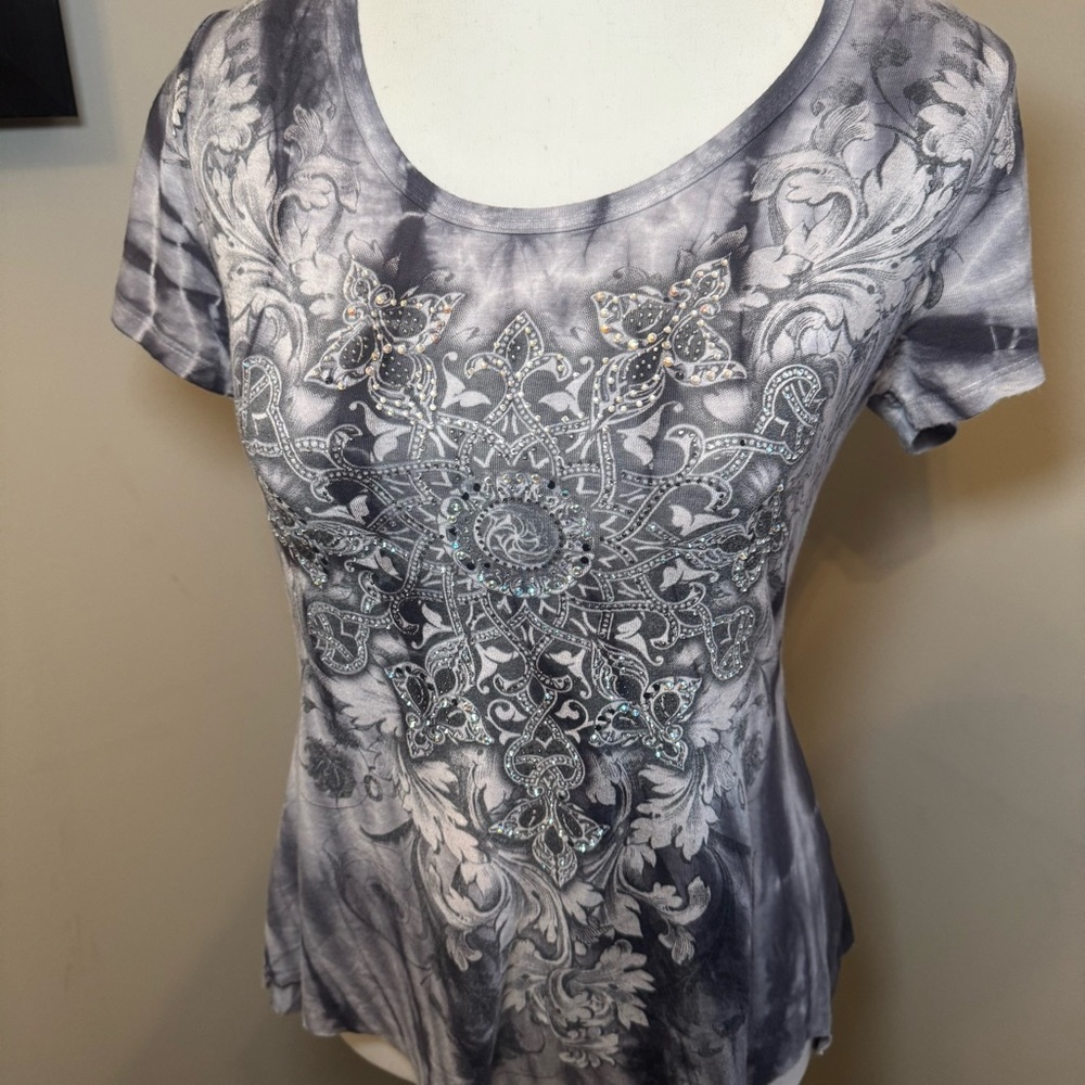 Vocal USA Gray Rhinestone Mandala Lace Back‎ Short Sleeve Top Small